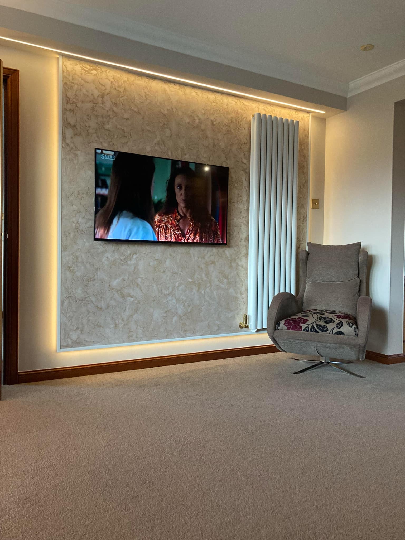 Pearlescent Venetian plaster feature wall with LED backlighting in a contemporary living room in Elgin, Moray